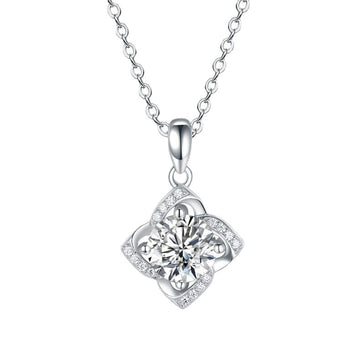 925 sterling silver flower necklace combined with moissanite stone