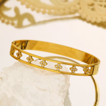 צמיד בציפוי זהב 18 קראט - Parisian Chic Bangle