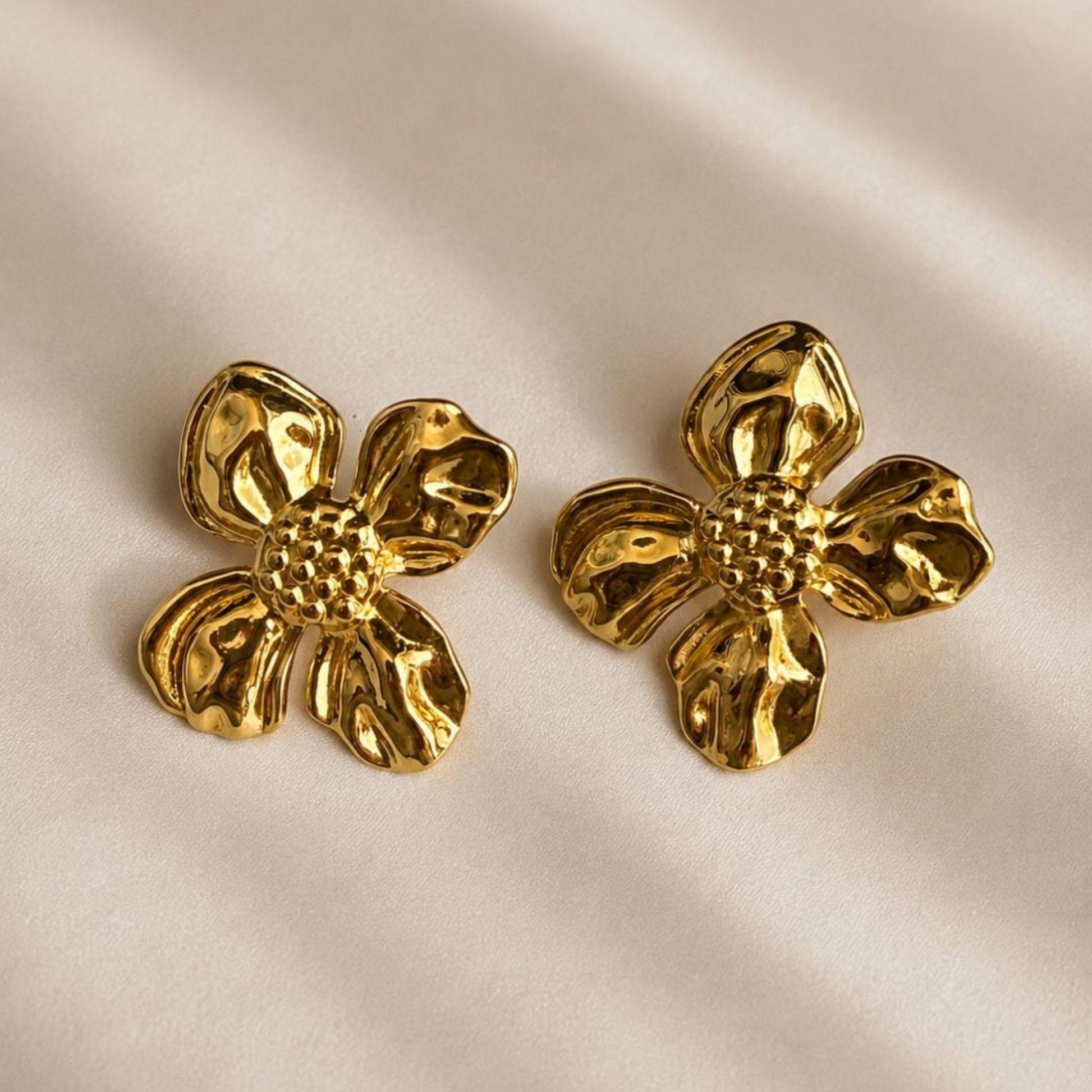 Bold flower earrings in 18K gold plating