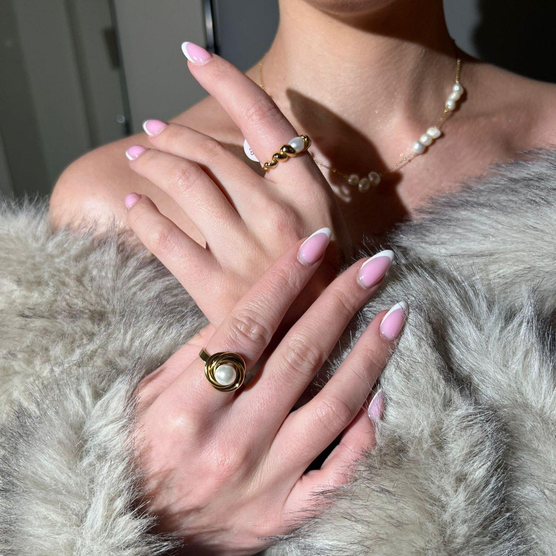 gold plated pearl ring minimalist elegant jewelry