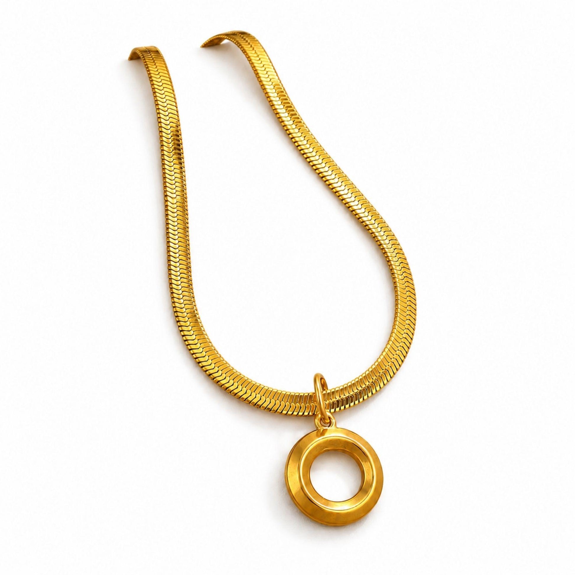 oria necklace with circle pendant
